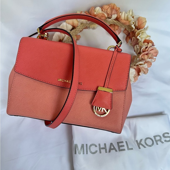 Michael Kors

AVA COLORBLOCK SMALL TOP HANDLE SATCHEL - Picture 1 of 15
